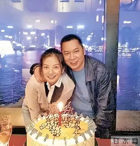 黄有龙简历,黄有龙做梦也没想到，自己花重金培养大的女儿，竟给赵薇做了嫁衣