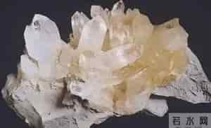 光伏行业发展快 石英石供不应求,石英股份光伏玻璃