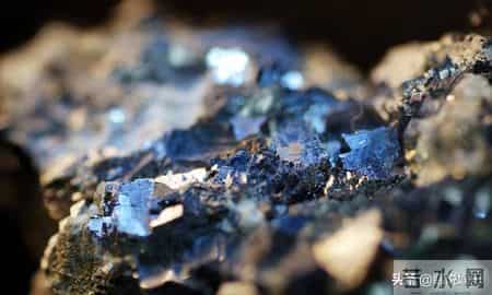 美拟使用紧急法案,8票对4票！美国会深夜通过万亿法案，特朗普紧急启动矿产储备