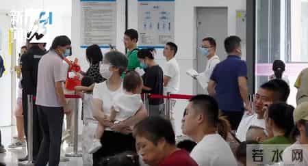 上海新增本土确诊41例无症状128例,上海阳性确诊人数上升！儿科已开始排队，有人一家老小全部感染，提醒：有这些症状请迅速就医！