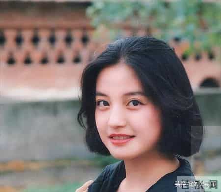 黄有龙简历,黄有龙做梦也没想到，自己花重金培养大的女儿，竟给赵薇做了嫁衣