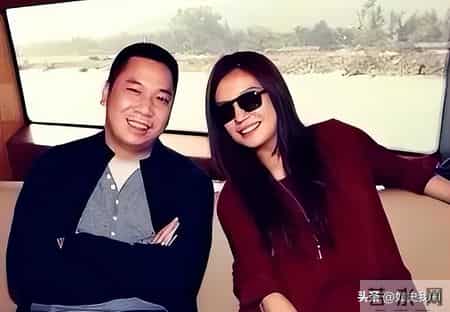 黄有龙简历,黄有龙做梦也没想到，自己花重金培养大的女儿，竟给赵薇做了嫁衣