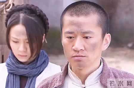 网络红人小月月,一个贪财一个好色？老夫少妻的“残酷”，在42岁李嘉明身上应验了