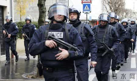 巴黎暴恐,暴恐袭击，又是巴黎查理周刊！曾遭极端武装血洗，大批军警已赶到