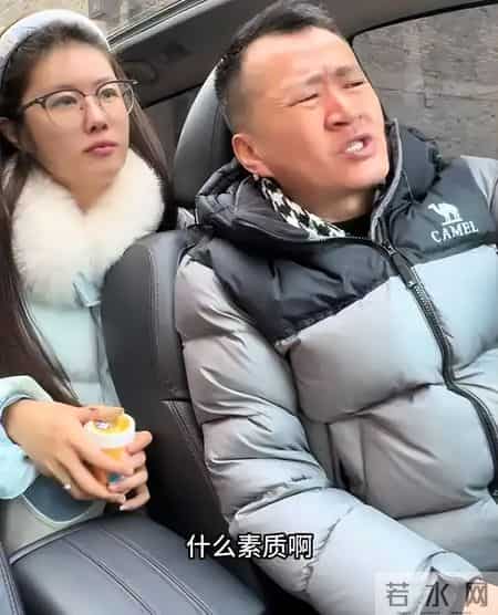 网络红人小月月,一个贪财一个好色？老夫少妻的“残酷”，在42岁李嘉明身上应验了
