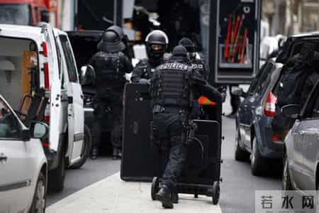 巴黎暴恐,暴恐袭击，又是巴黎查理周刊！曾遭极端武装血洗，大批军警已赶到