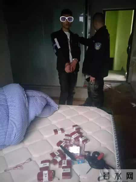 橡根,橡根是松紧带吗