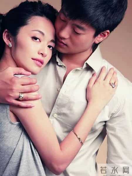 凌潇肃回应姚晨出轨,凌潇肃罕见谈及与姚晨婚姻，并透露“英年早婚”的原因