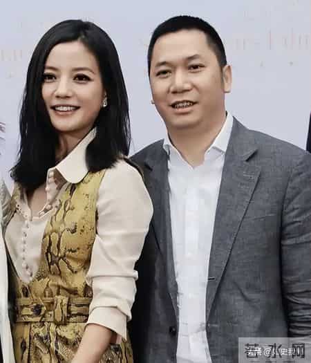 黄有龙简历,黄有龙做梦也没想到，自己花重金培养大的女儿，竟给赵薇做了嫁衣