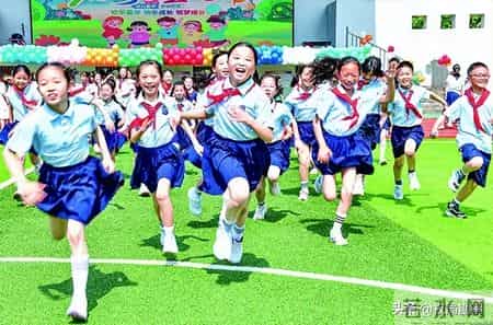 安徽出生人口4年下降47.6%,全国出生人口断崖：21年1062万人，24年954万，25年令人意想不到