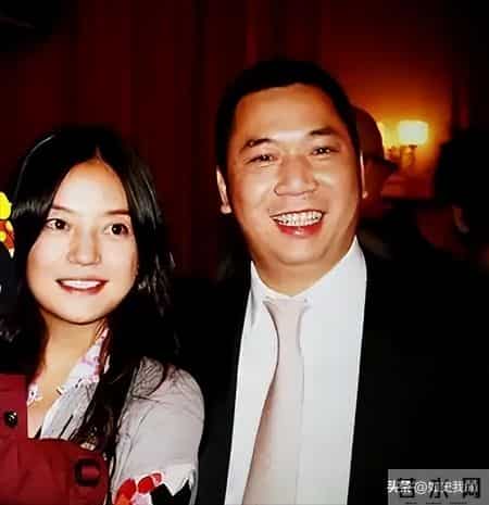 黄有龙简历,黄有龙做梦也没想到，自己花重金培养大的女儿，竟给赵薇做了嫁衣