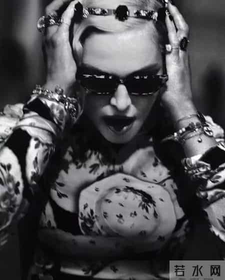 麦当娜裸体写真,麦当娜最露的演唱会视频