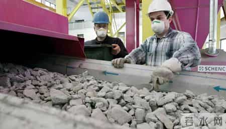 美国确诊超55万,55国齐聚美国，中国没被邀请，鲁比奥带头喊话：必须打破稀土垄断