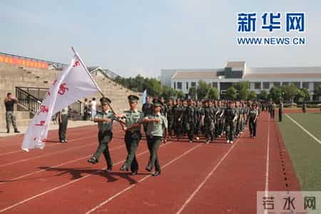 陈仲翔,南京市人民中学举行2016级新生军训汇报表演