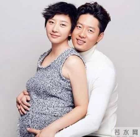 凌潇肃回应姚晨出轨,凌潇肃罕见谈及与姚晨婚姻，并透露“英年早婚”的原因