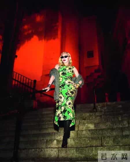 麦当娜裸体写真,麦当娜最露的演唱会视频