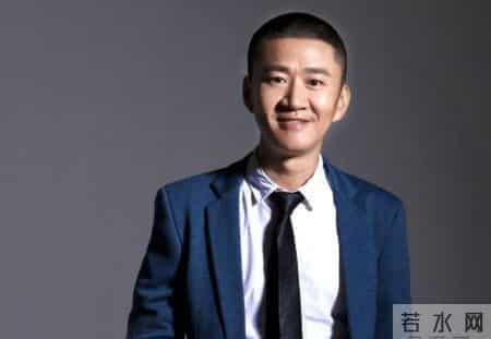 网络红人小月月,一个贪财一个好色？老夫少妻的“残酷”，在42岁李嘉明身上应验了