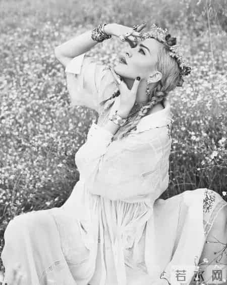 麦当娜裸体写真,麦当娜最露的演唱会视频