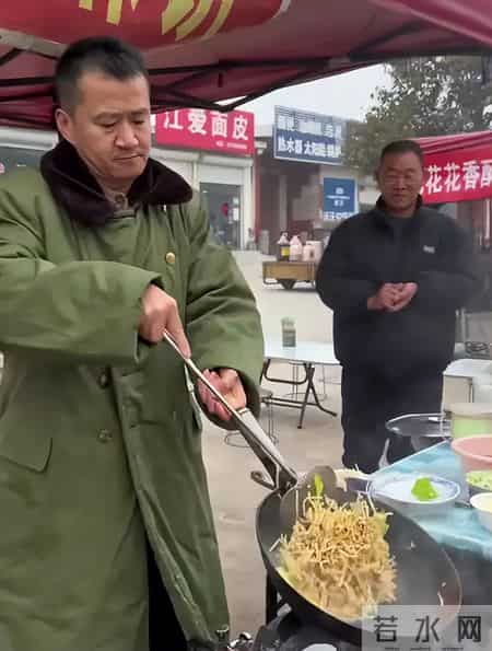 网络红人小月月,一个贪财一个好色？老夫少妻的“残酷”，在42岁李嘉明身上应验了