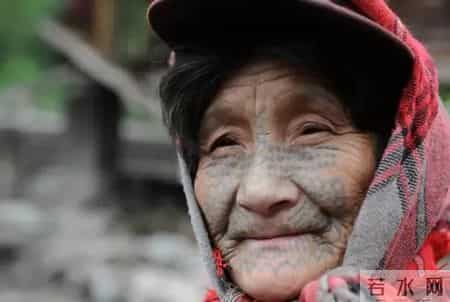 独龙族纹面,美还是丑？AI画家探索独龙族纹面千古之谜