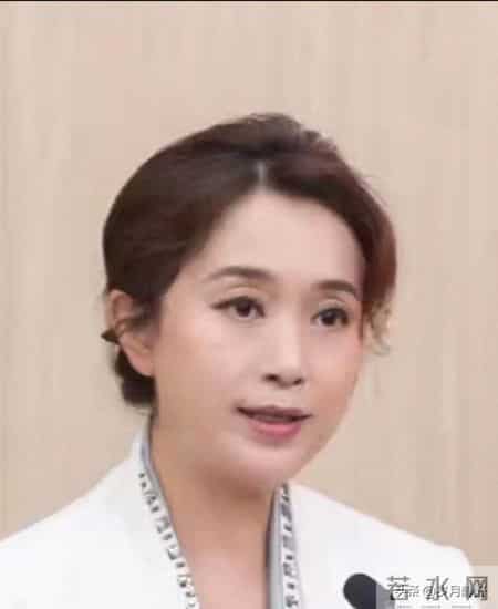 李东生老婆,李东生的妻子魏雪好有气质，不光漂亮，面相一看都特别善良！