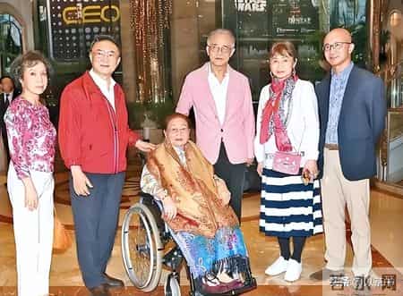 600亿基金经理去世,3女儿6个儿子都本事，去世丈夫留给她600亿，今她103岁为何不快乐