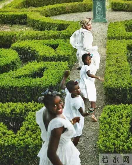 麦当娜裸体写真,麦当娜最露的演唱会视频