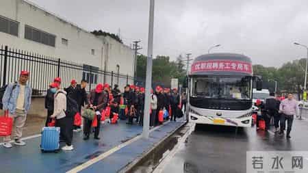 上,打工人增收记：一辆“春风”大巴上的流动中国