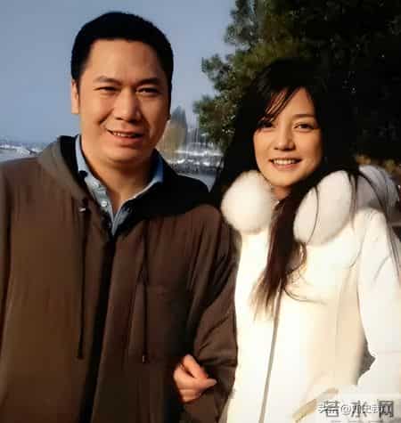 黄有龙简历,黄有龙做梦也没想到，自己花重金培养大的女儿，竟给赵薇做了嫁衣