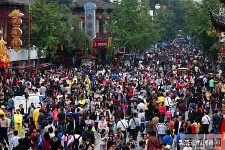 安徽出生人口4年下降47.6%,全国出生人口断崖：21年1062万人，24年954万，25年令人意想不到