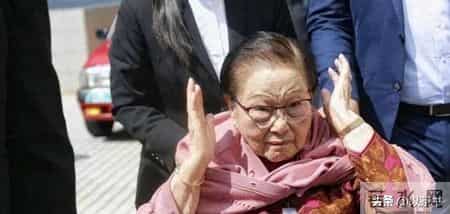 600亿基金经理去世,3女儿6个儿子都本事，去世丈夫留给她600亿，今她103岁为何不快乐