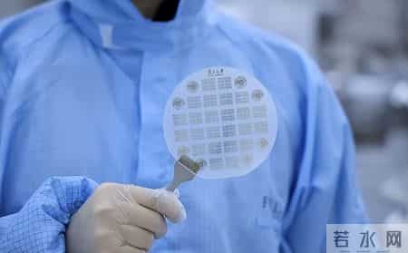 “原子级” 制造！复旦造出全球首个二维芯片，破解摩尔定律死局