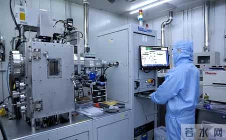 “原子级” 制造！复旦造出全球首个二维芯片，破解摩尔定律死局