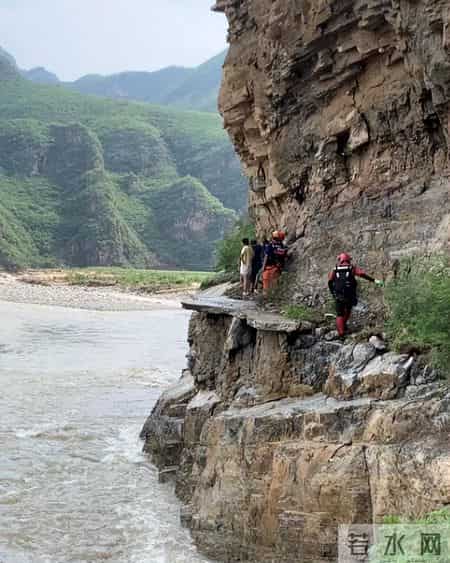 涿州网友反映物资堆成山但领取难