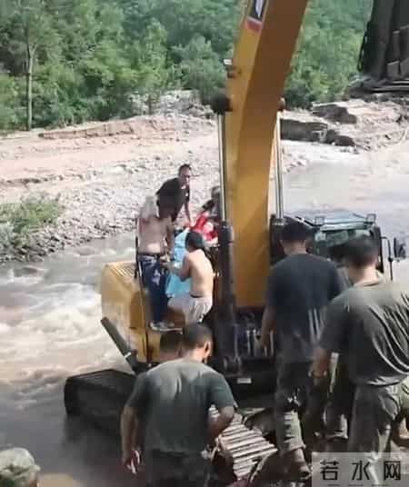 涿州网友反映物资堆成山但领取难