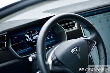 马斯克爆料：苹果造车时曾疯狂挖角特斯拉，双倍薪资免面试仍难成