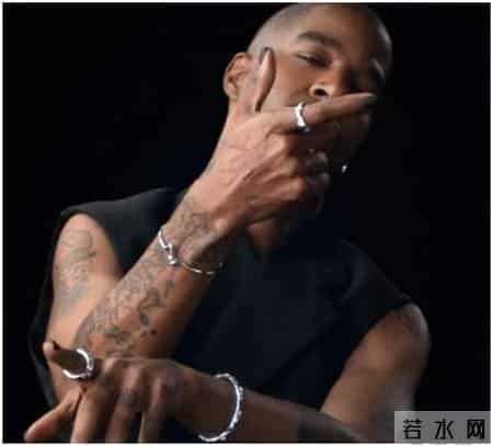 LV饰品出现Z图案被怀疑支持俄罗斯