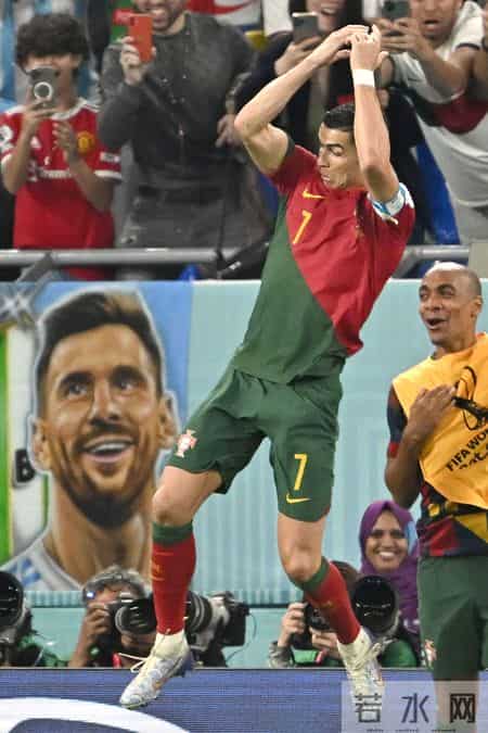 高光世界杯｜多角度C罗与梅西世纪同框照，来了