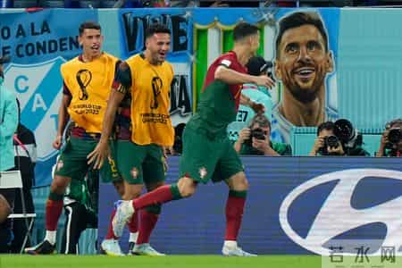 高光世界杯｜多角度C罗与梅西世纪同框照，来了