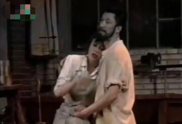 丁嘉丽女儿现身,被妈妈抛弃寄人篱下15年