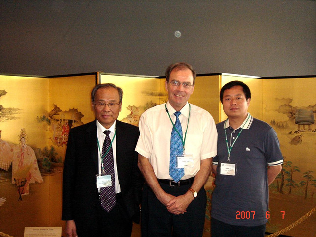 【】 2007年6月 与日本京都第11届世界钛组委会法国委员Alain Vassel教授以及常辉教授合影(1).jpg