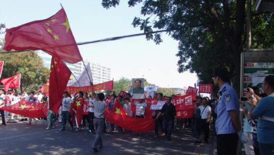 滚滚洪流，势不可挡——日本驻华使馆前爆发声势浩大的反日游行