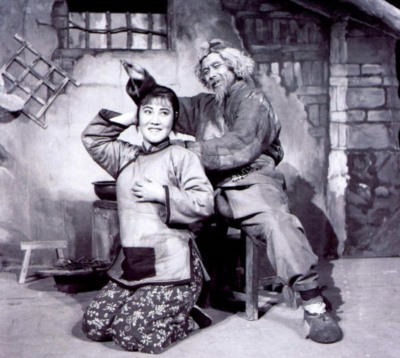 80多年前，4万年轻人宁可“割肉断骨”，爬也要爬到这个地方……