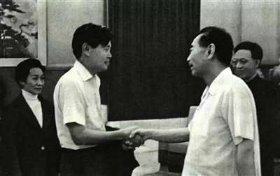 物理学之外,我们在致敬杨振宁什么?