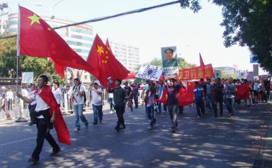 滚滚洪流，势不可挡——日本驻华使馆前爆发声势浩大的反日游行