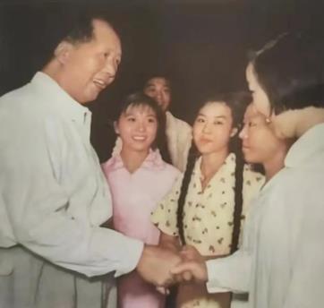 毛主席——中国妇女的大救星!