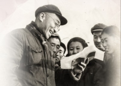 80多年前，4万年轻人宁可“割肉断骨”，爬也要爬到这个地方……