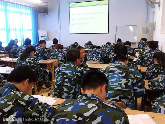 军训公司“向钱看”：暴力与奴化如何承包青春