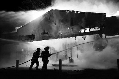 美国34个州90个城市爆发严重骚乱 美国内人权问题紧迫（组图）