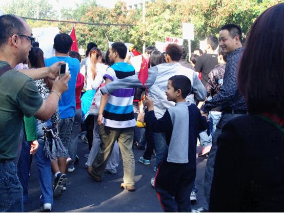 滚滚洪流，势不可挡——日本驻华使馆前爆发声势浩大的反日游行